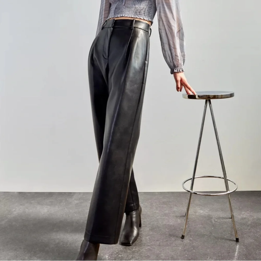 NWT Wilfred Effortless Pants Vegan Leather Size 0
